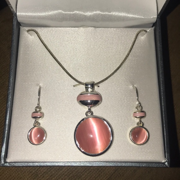 Worthington Necklace & Earrings - Picture 2 of 2